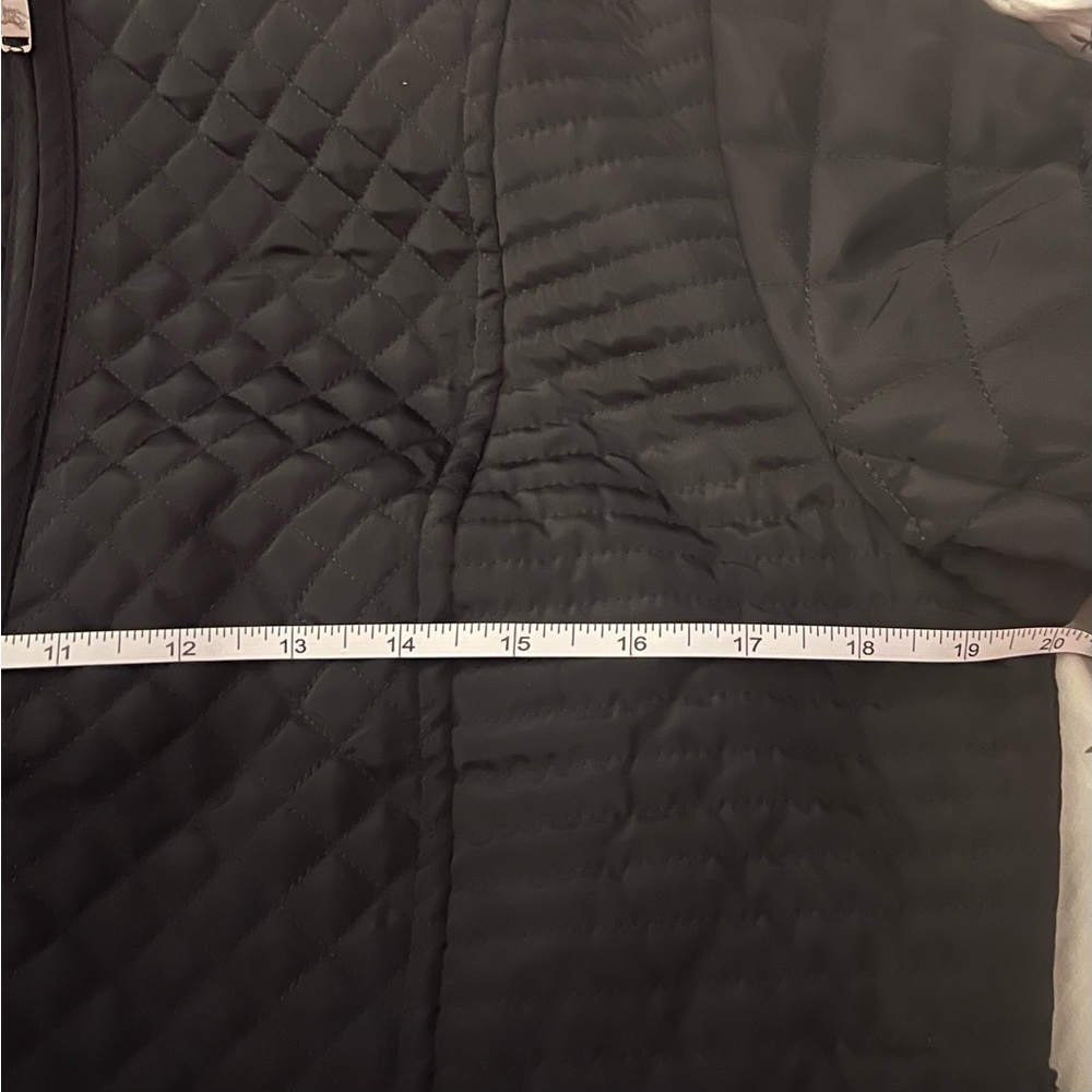 Burberry Black Quilted Coat w/o belt - Picture 16 of 16